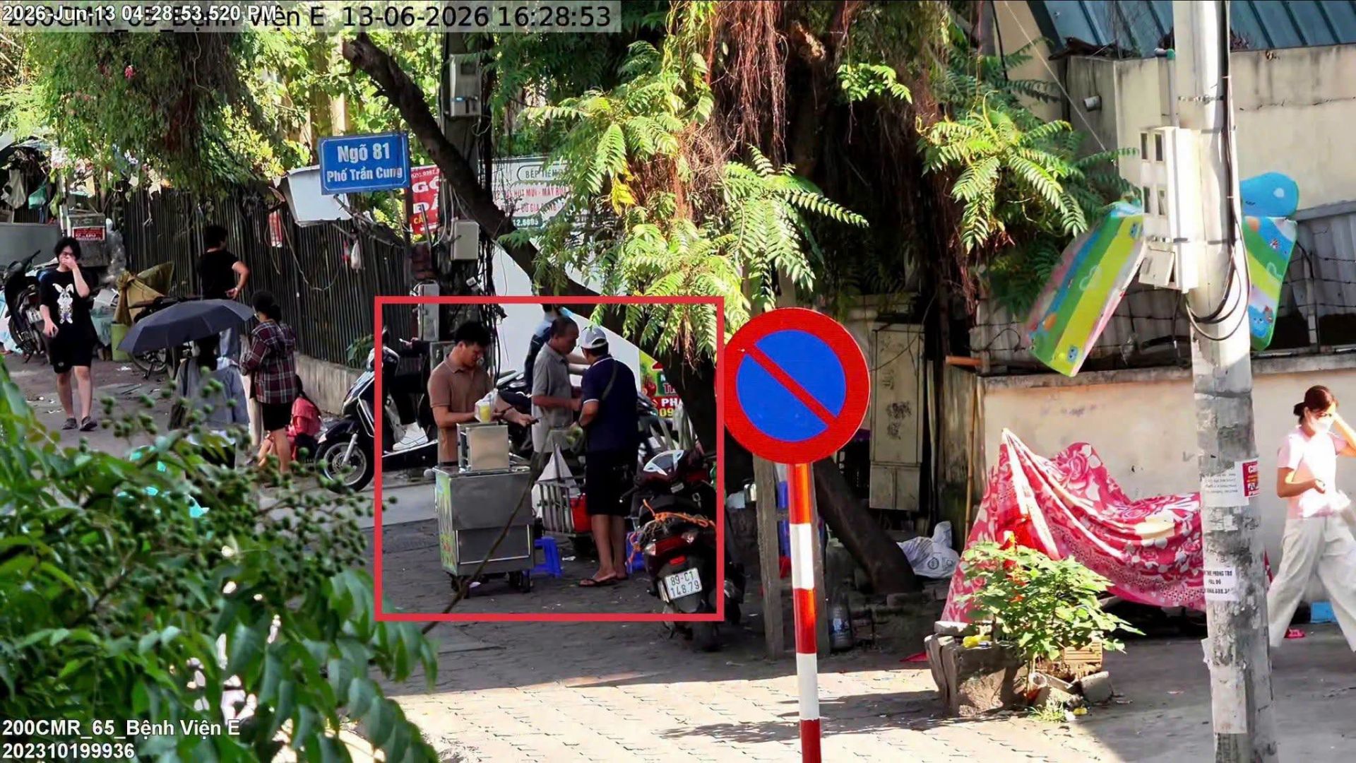 Hà Nội xử lý nhiều vi phạm giao thông, trật tự đô thị từ phản ánh trên mạng xã hội