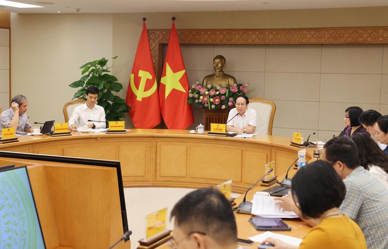 Phó Thủ tướng đề nghị Bộ Tư pháp tiếp thu các ý kiến hợp lý, hoàn thiện đề án, trình Thủ tướng trước ngày 28/6 tới đây và lưu ý một số vấn đề trọng tâm - Ảnh: VGP/Thu Sa Phó Thủ tướng đề nghị Bộ Tư pháp tiếp thu các ý kiến hợp lý, hoàn thiện đề án, trình Thủ tướng trước ngày 28/6 tới đây và lưu ý một số vấn đề trọng tâm - Ảnh: VGP/Thu Sa