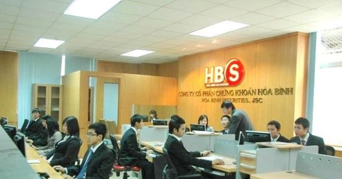 UBCKNN yêu cầu Chứng khoán Hòa Bình dừng kế hoạch bán hơn 10,2 triệu cổ phiếu trên 481 tài khoản khách hàng