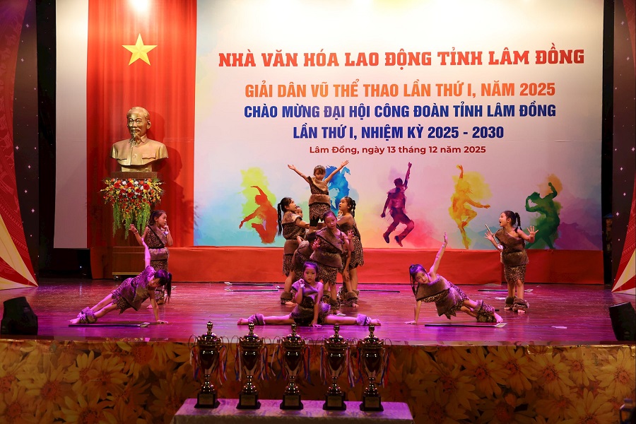 C&aacute;c bạn trẻ tham gia giải với phong c&aacute;ch nhảy hiện đại, vui tươi, s&ocirc;i nổi. Ảnh: Tư liệu