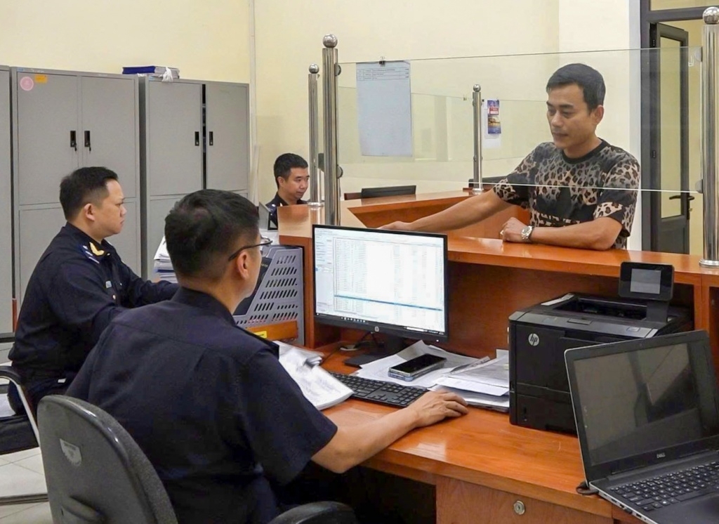 Hoạt động nghiệp vụ của công chức Chi cục Hải quan khu vực VII. Ảnh: TH Hoạt động nghiệp vụ của công chức Chi cục Hải quan khu vực VII. Ảnh: TH