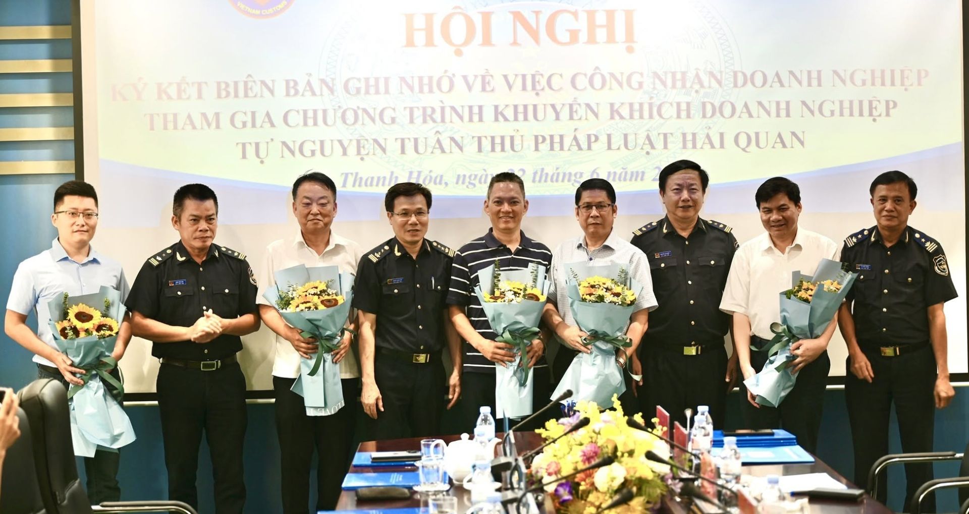 Hải quan khu vực X: 5 doanh nghiệp cam kết tự nguyện tuân thủ pháp luật hải quan