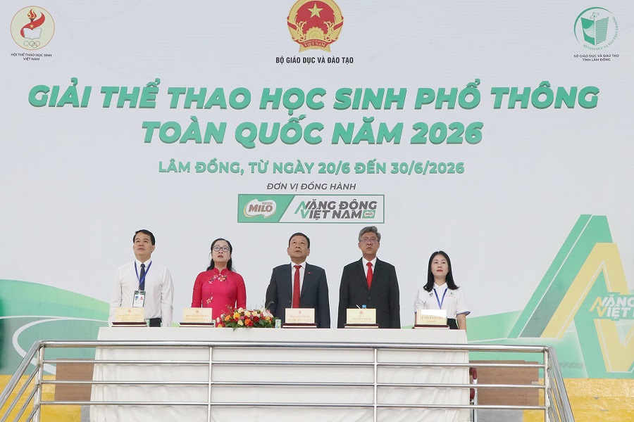 Thứ trưởng Bộ Giáo dục và Đào tạo Nguyễn Thị Quyên Thanh, Vụ trưởng Vụ Học sinh, sinh viên Hoàng Đức Minh, Phó Bí thư Tỉnh ủy Bùi Thắng, Phó Chủ tịch UBND tỉnh Nguyễn Minh, Giám đốc Sở Giáo dục và Đào tạo Lê Thị Bích Liên dự lễ khai mạc. Thứ trưởng Bộ Giáo dục và Đào tạo Nguyễn Thị Quyên Thanh, Vụ trưởng Vụ Học sinh, sinh viên Hoàng Đức Minh, Phó Bí thư Tỉnh ủy Bùi Thắng, Phó Chủ tịch UBND tỉnh Nguyễn Minh, Giám đốc Sở Giáo dục và Đào tạo Lê Thị Bích Liên dự lễ khai mạc.
