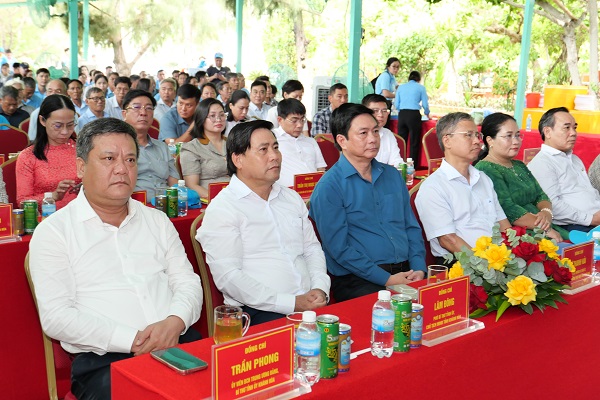 L&atilde;nh đạo Tỉnh ủy, HĐND, UBND tỉnh tới dự