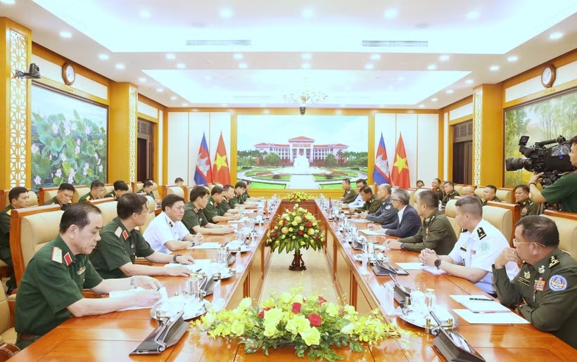 Việt Nam sẵn sàng chia sẻ kinh nghiệm đào tạo quốc phòng với Campuchia