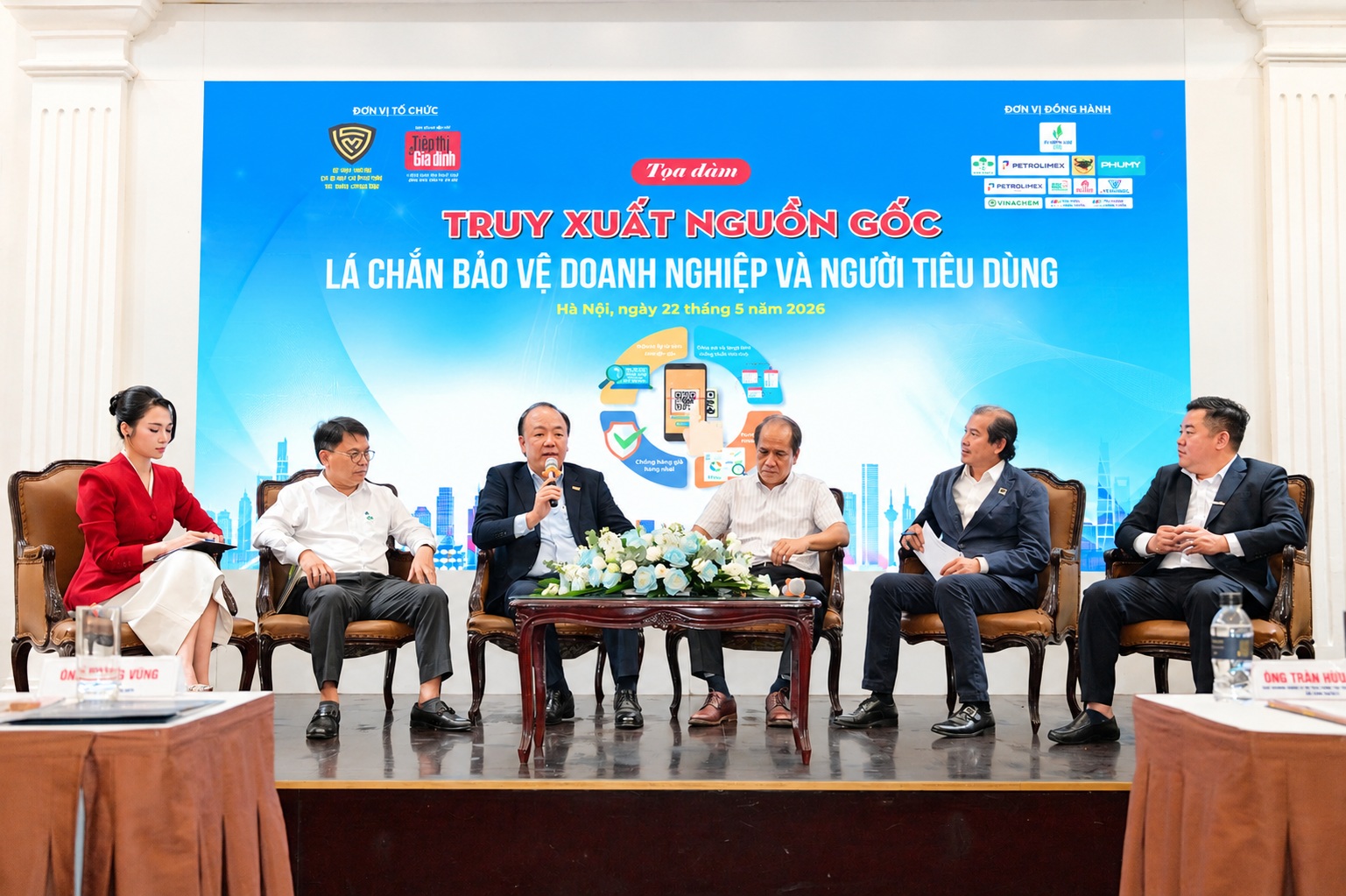 Tọa đ&agrave;m &ldquo;Truy xuất nguồn gốc &ndash; L&aacute; chắn bảo vệ người ti&ecirc;u d&ugrave;ng&rdquo;