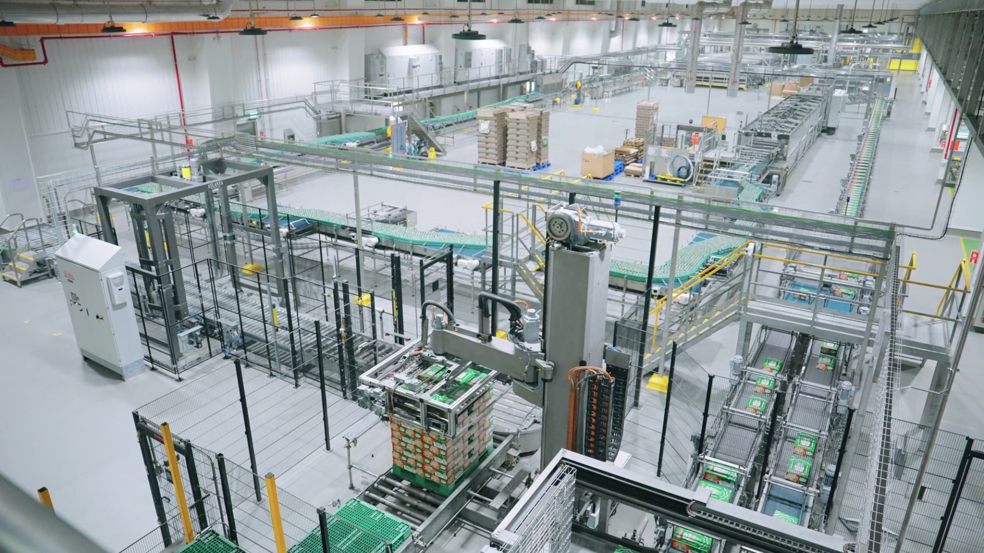 Tại Nhà máy bia Phú Bài, những cam kết về môi trường được hiện thực hóa mỗi ngày thông qua các giải pháp sử dụng hiệu quả tài nguyên và đầu tư vào năng lượng tái tạo. Tại Nhà máy bia Phú Bài, những cam kết về môi trường được hiện thực hóa mỗi ngày thông qua các giải pháp sử dụng hiệu quả tài nguyên và đầu tư vào năng lượng tái tạo.