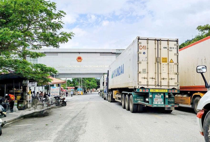 Hoạt động xuất khẩu hàng hóa qua Cửa khẩu quốc tế Thanh Thủy tăng mạnh