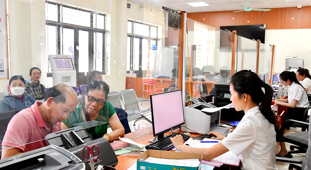 Hoạt động tại Trung tâm Phục vụ hành chính công xã Phát Diệm Hoạt động tại Trung tâm Phục vụ hành chính công xã Phát Diệm