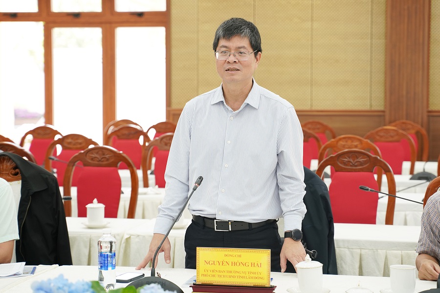 Ph&oacute; Chủ tịch UBND tỉnh Nguyễn Hồng Hải đ&aacute;nh gi&aacute; rất cao định hướng đầu tư của BCONS. Ảnh: Hữu Tri