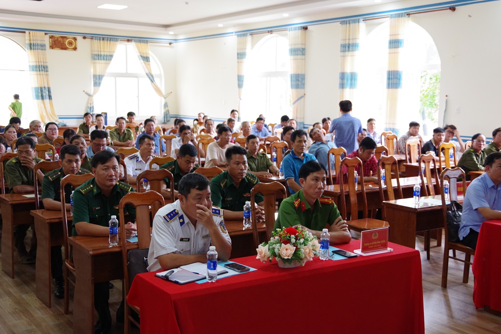 Quang cảnh buổi tuy&ecirc;n truyền tại x&atilde; Phan Ngọc Hiển