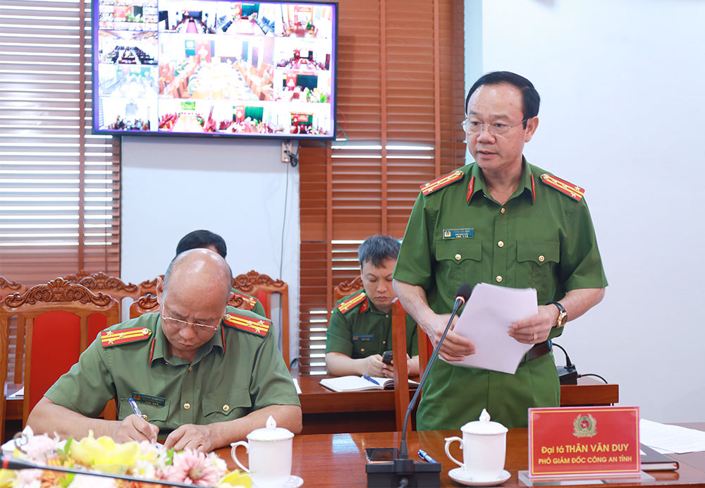 Đại tá Thân Văn Duy, Phó Giám đốc Công an tỉnh quán triệt lực lượng công an các xã, phường về đợt cao điểm thu nhận mẫu ADN thân nhân liệt sĩ chưa xác định được thông tin. Đại tá Thân Văn Duy, Phó Giám đốc Công an tỉnh quán triệt lực lượng công an các xã, phường về đợt cao điểm thu nhận mẫu ADN thân nhân liệt sĩ chưa xác định được thông tin.