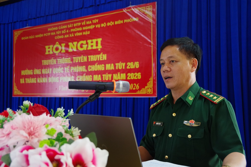 Thượng t&aacute; Nguyễn Văn Hệ - Ph&oacute; trưởng Ph&ograve;ng Nghiệp vụ Ban Chỉ huy BĐBP tỉnh C&agrave; Mau giới thiệu chuy&ecirc;n đề tuy&ecirc;n truyền