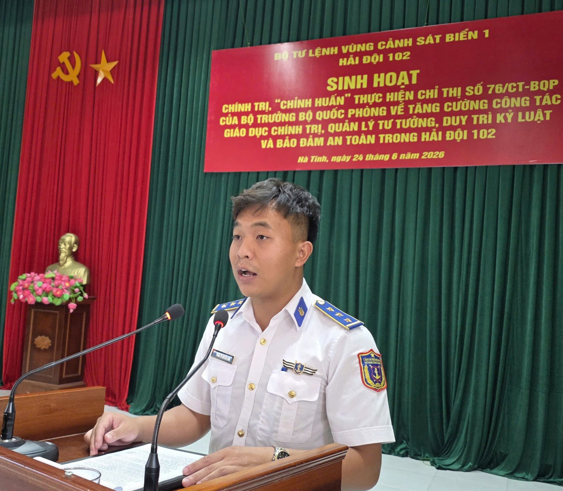Đại diện Hải đội bộ v&agrave; c&aacute;c t&agrave;u ph&aacute;t biểu nhiều &yacute; kiến t&acirc;m huyết, thẳng thắn tại buổi sinh hoạt.
