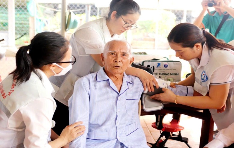 TP. HCM thí điểm khám bảo hiểm y tế tại nhà
