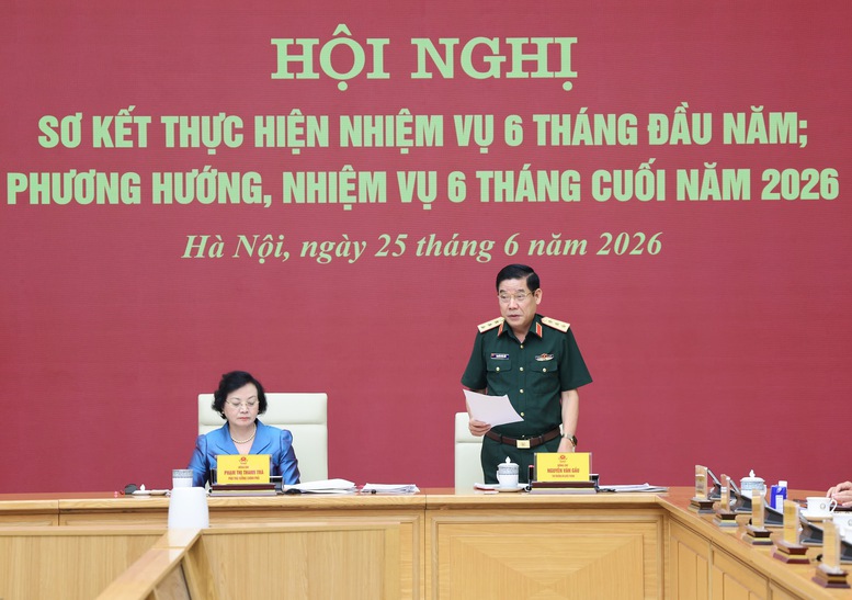 Thượng tướng Nguyễn Văn Gấu, Thứ trưởng Bộ Quốc ph&ograve;ng ph&aacute;t biểu tại Hội nghị - Ảnh: VGP/Thu Giang