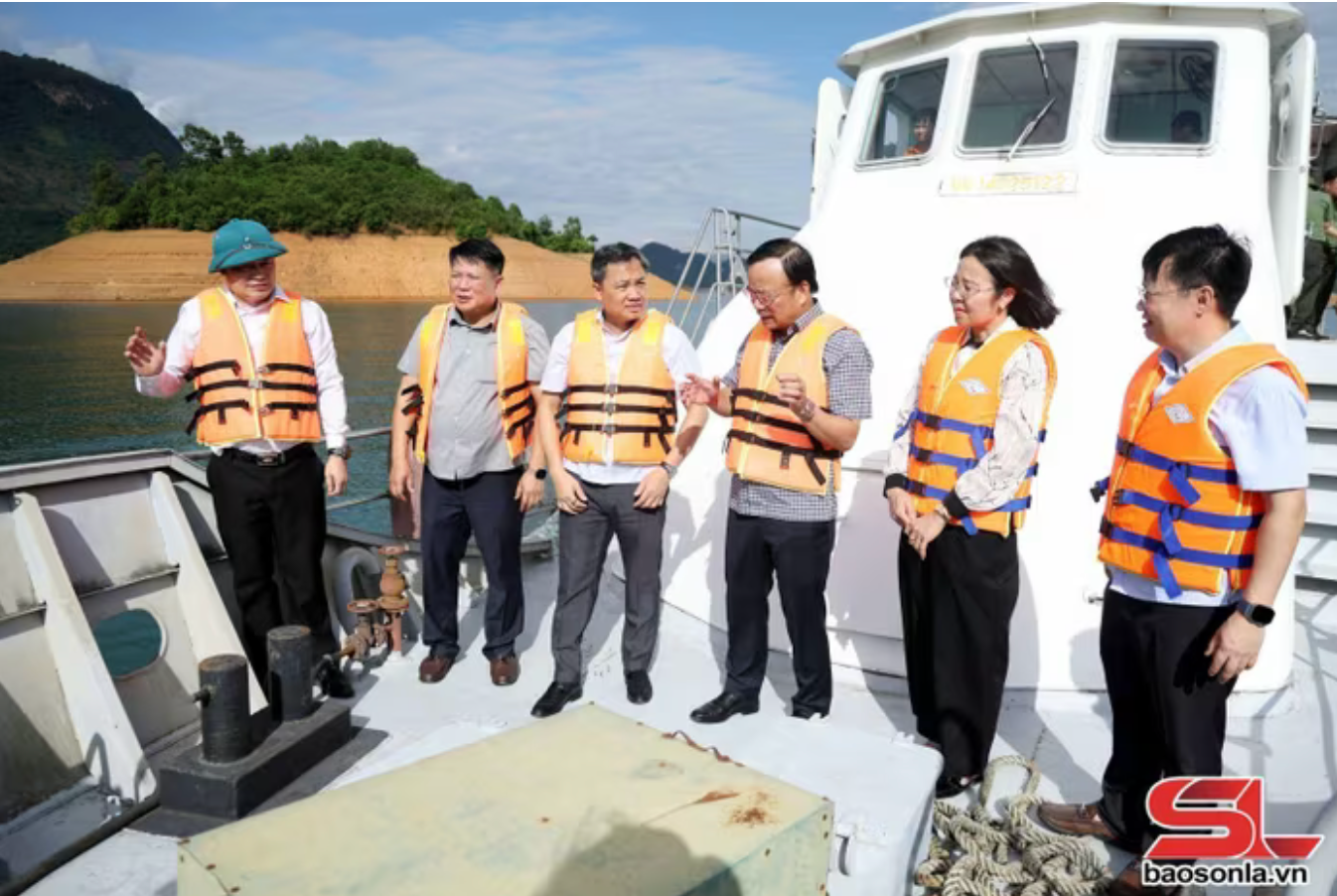 Đo&agrave;n c&ocirc;ng t&aacute;c kiểm tra thực địa. (Ảnh: baosonla.vn)