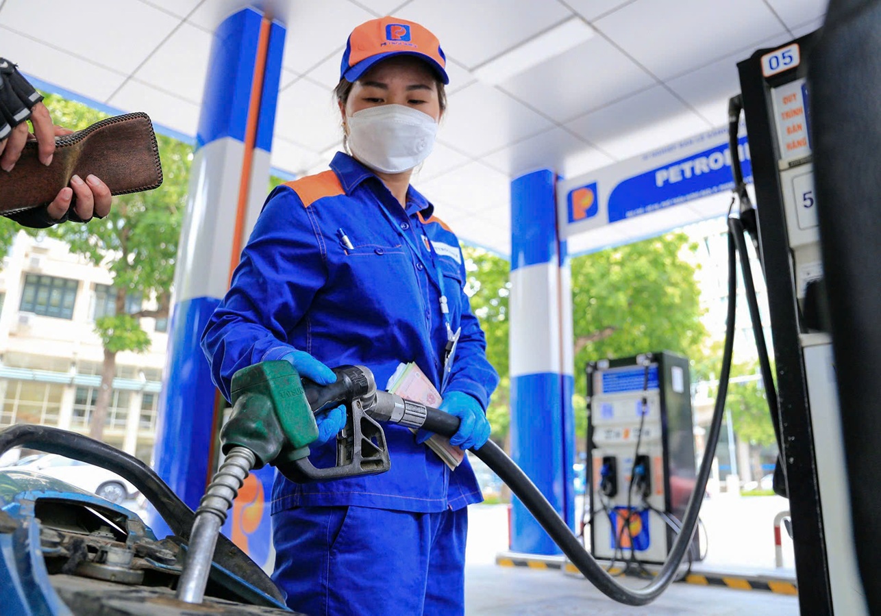Bộ Tài chính đề xuất kéo dài miễn ba loại thuế với xăng dầu và khôi phục thuế tiêu thụ đặc biệt từ ngày 1/7