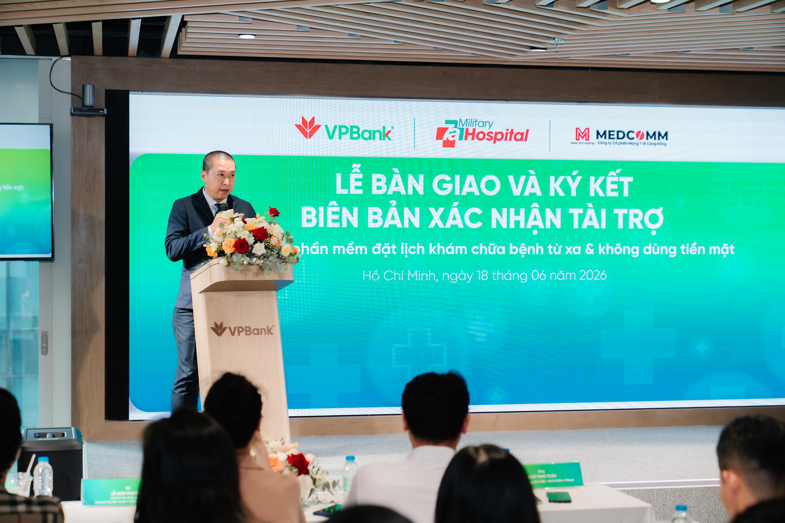 &Ocirc;ng Chử Minh Tuấn (Gi&aacute;m đốc Trung t&acirc;m Kinh doanh số v&agrave; Ph&aacute;t triển đối t&aacute;c, VPBank SME) ph&aacute;t biểu tại sự kiện b&agrave;n giao v&agrave; k&yacute; kết.
