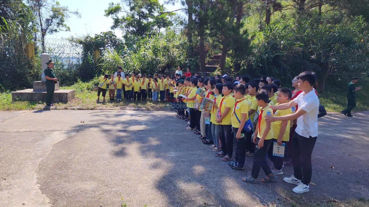 Th&ocirc;ng qua c&aacute;c hoạt động ngoại kh&oacute;a, Đồn Bi&ecirc;n ph&ograve;ng Chi Lăng g&oacute;p phần bồi đắp t&igrave;nh y&ecirc;u bi&ecirc;n cương cho thế hệ trẻ