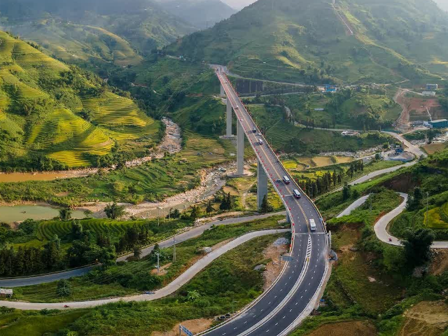 Nghệ An đẩy nhanh giải phóng mặt bằng, tăng tốc triển khai cao tốc Vinh - Thanh Thủy