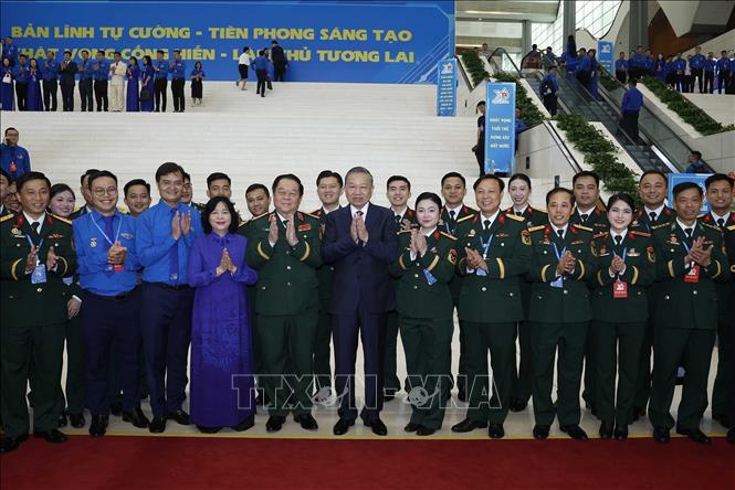 Tổng B&iacute; thư, Chủ tịch nước T&ocirc; L&acirc;m v&agrave; c&aacute;c đại biểu dự Phi&ecirc;n trọng thể Đại hội Đo&agrave;n to&agrave;n quốc lần thứ XIII. Ảnh: Thống Nhất/TTXVN