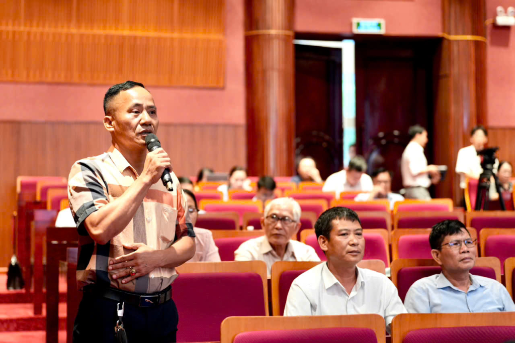 Đại diện doanh nghiệp ph&aacute;t biểu, phản &aacute;nh tại hội nghị
