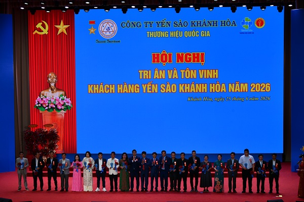 Trao thưởng Nh&agrave; ph&acirc;n phối Nỗ lực ti&ecirc;u biểu