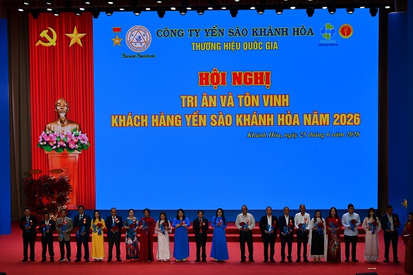 Trao thưởng Nh&agrave; ph&acirc;n phối Nỗ lực ti&ecirc;u biểu: