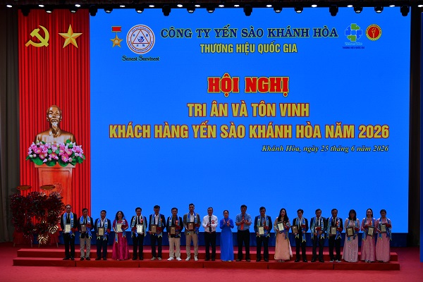 Trao thưởng Nh&agrave; ph&acirc;n phối nỗ lực ti&ecirc;u biểu.