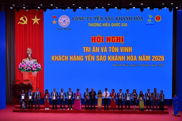 Trao thưởng Nh&agrave; ph&acirc;n phối Bạc