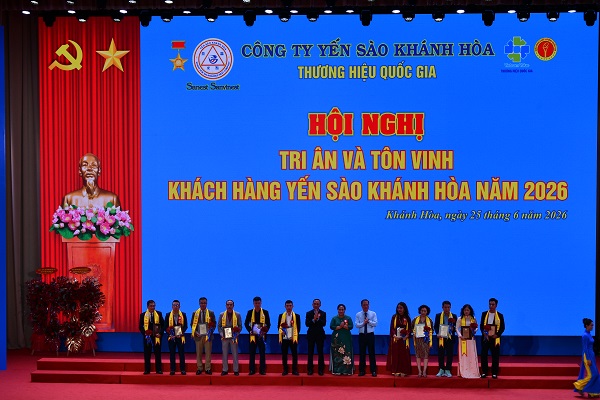 Trao thương Nh&agrave; ph&acirc;n phối V&agrave;ng