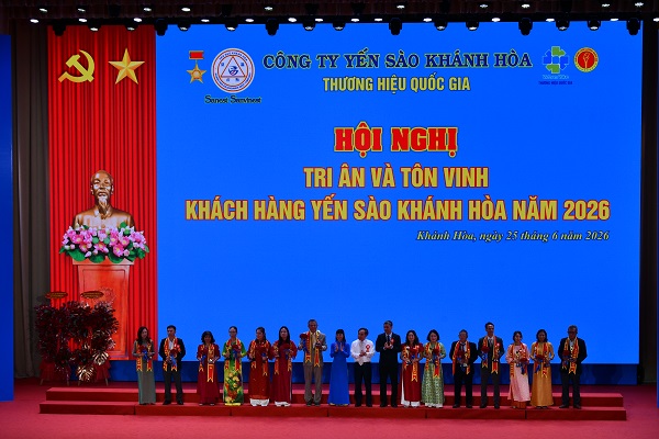 Trao thưởng Nh&agrave; ph&acirc;n phối Kim Cương