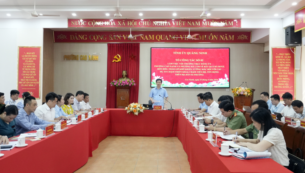 &Ocirc;ng Vũ Quyết Tiến, Ph&oacute; B&iacute; thư Tỉnh ủy Quảng Ninh, Chủ tịch Uỷ ban MTTQ tỉnh, Tổ trưởng Tổ c&ocirc;ng t&aacute;c số 2 ph&aacute;t biểu chỉ đạo tại buổi l&agrave;m việc tại phường Cao Xanh