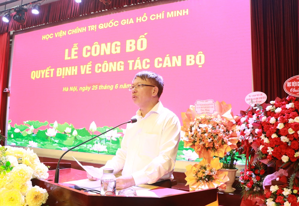 PGS,TS. Đinh Ngọc Giang, Vụ trưởng Vụ Tổ chức c&aacute;n bộ c&ocirc;ng bố c&aacute;c quyết định bổ nhiệm