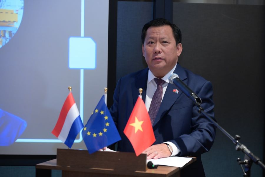 Ph&oacute; Chủ tịch UBND tỉnh T&acirc;y Ninh Huỳnh Văn Sơn ph&aacute;t biểu tại hội nghị