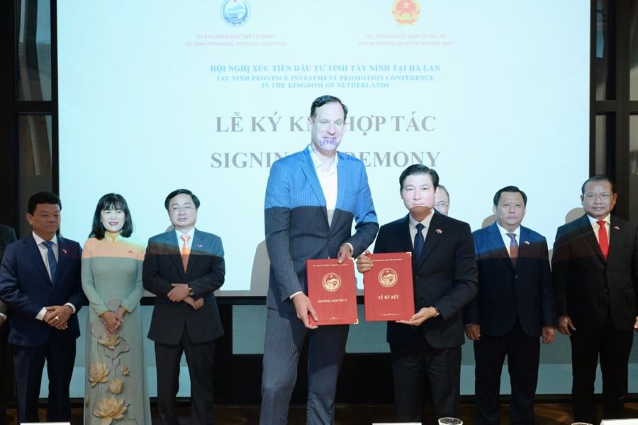 Hiệp hội Doanh nghiệp H&agrave; Lan tại Việt Nam (DBAV) v&agrave; Sở T&agrave;i ch&iacute;nh tỉnh T&acirc;y Ninh trao bi&ecirc;n bản ghi nhớ