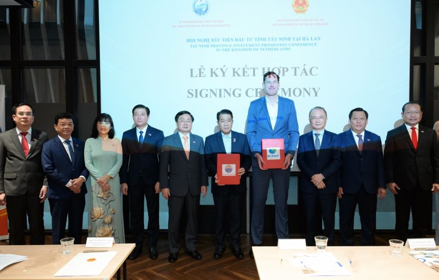 Tập đo&agrave;n De Heus v&agrave; Tập đo&agrave;n H&ugrave;ng Nhơn k&yacute; kết thỏa thuận hợp t&aacute;c