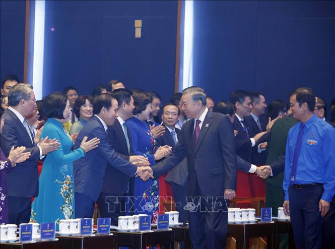 Tổng B&iacute; thư, Chủ tịch nước T&ocirc; L&acirc;m với c&aacute;c đại biểu dự Đại hội Đo&agrave;n to&agrave;n quốc lần thứ XIII. Ảnh: Thống Nhất/TTXVN