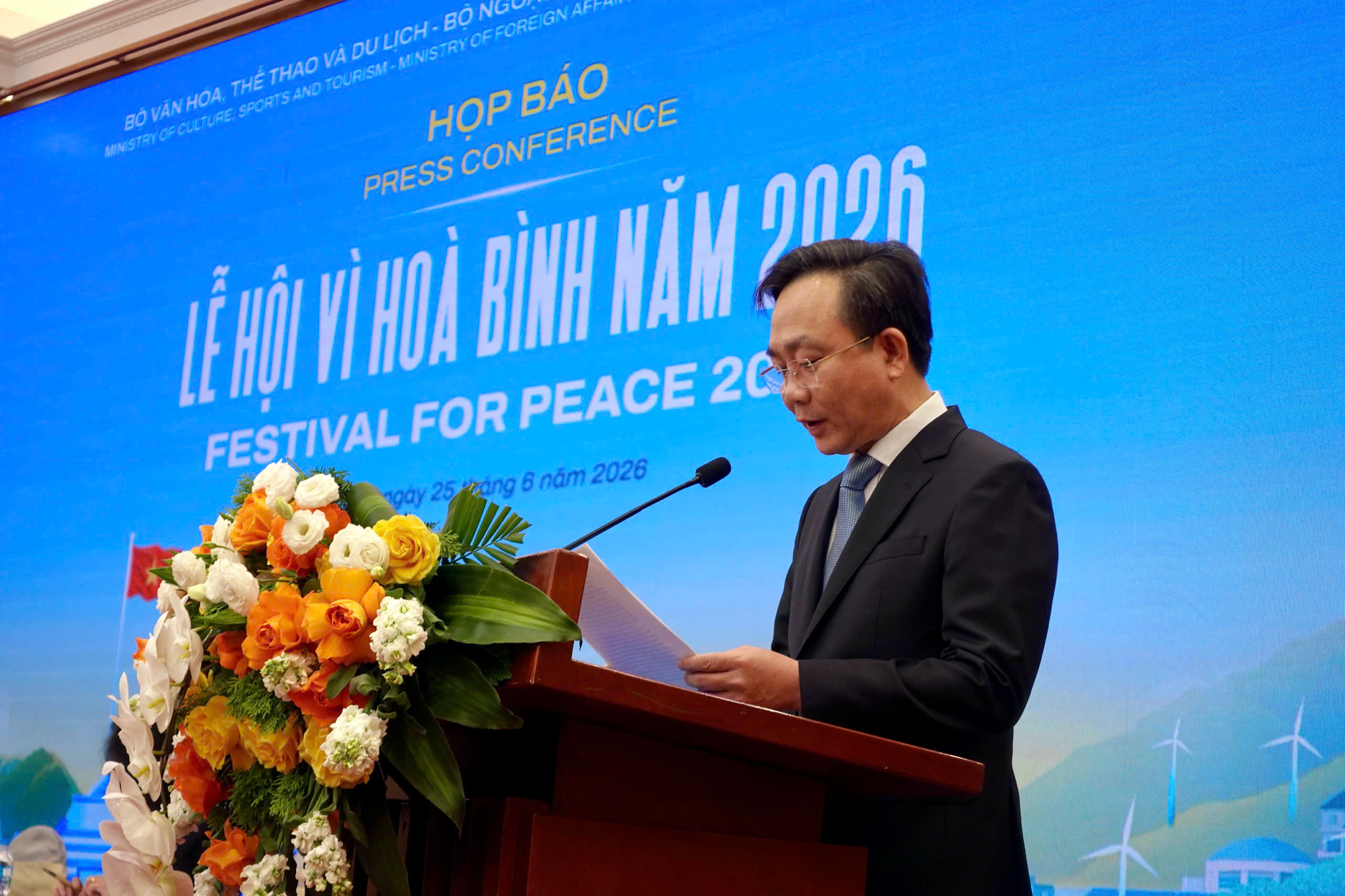 &Ocirc;ng Ho&agrave;ng Xu&acirc;n T&acirc;n, Ph&oacute; Chủ tịch UBND tỉnh Quảng Trị -Trưởng Ban Tổ chức Lễ hội ph&aacute;t biểu tại họp b&aacute;o