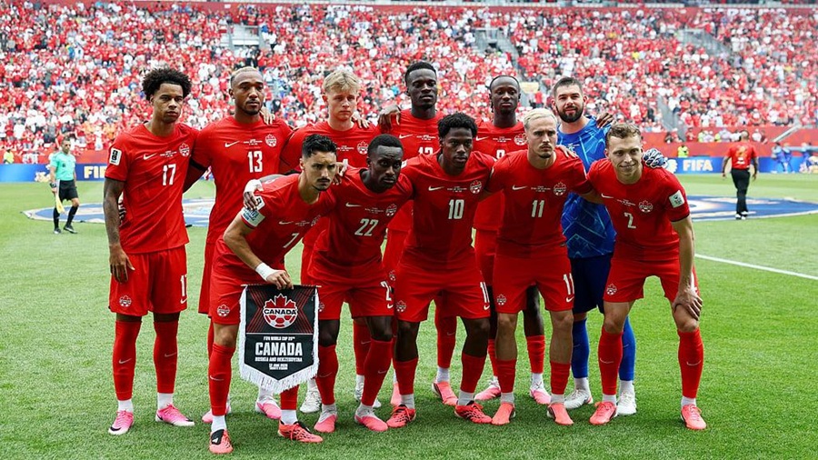 Canada l&agrave; quốc gia c&oacute; diện t&iacute;ch lớn nhất trong số c&aacute;c đội tuyển dự World Cup 2026, với gần 10 triệu km&sup2;, tạo n&ecirc;n dấu ấn đặc biệt về yếu tố địa l&yacute; của giải đấu