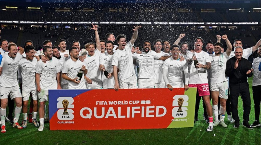 Biệt danh All Whites của New Zealand gắn liền với h&agrave;nh tr&igrave;nh vượt qua khoảng c&aacute;ch địa l&yacute; h&agrave;ng chục ngh&igrave;n km để g&oacute;p mặt tại kỳ World Cup được tổ chức ở Bắc Mỹ.