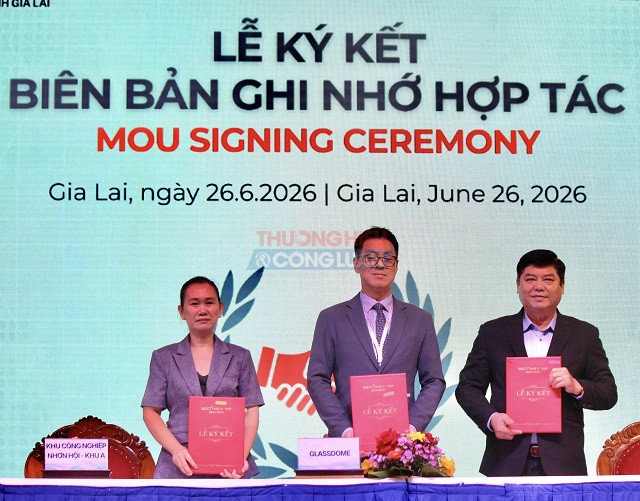 Quang cảnh Lễ k&yacute; kết Bi&ecirc;n bản ghi nhớ giữa Becamex B&igrave;nh Định v&agrave; c&aacute;c DN Gia Lai. Ảnh: VH
