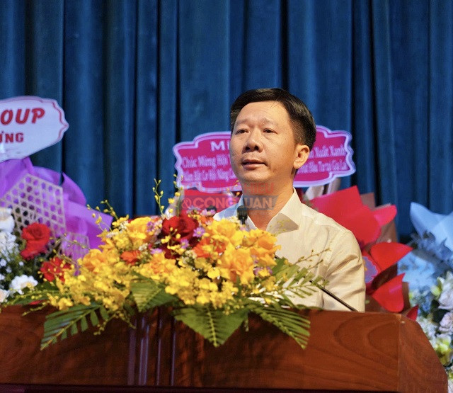 &Ocirc;ng Nguyễn Văn Lăng ph&aacute;t biểu lời đ&aacute;p từ.