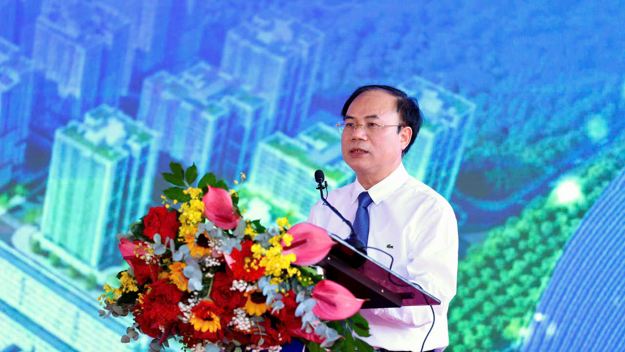 Thứ trưởng Bộ X&acirc;y dựng Nguyễn Văn Sinh ph&aacute;t biểu tại buổi lễ