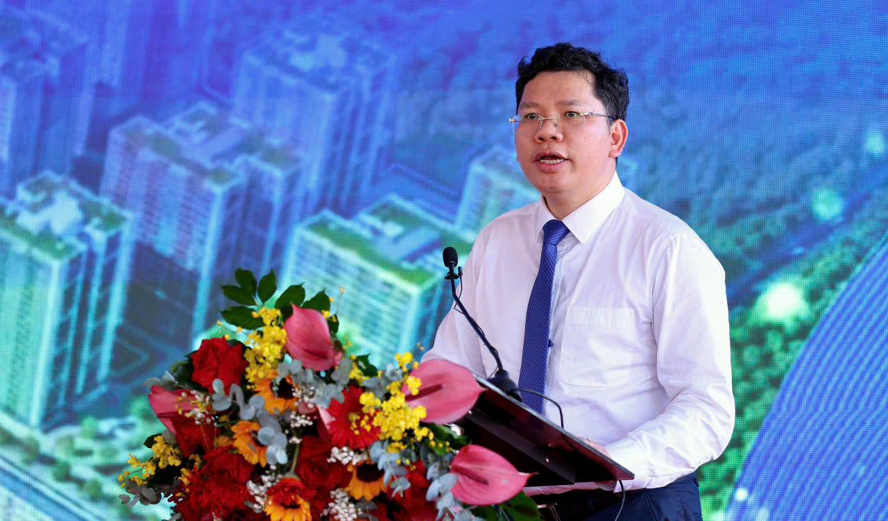 &Ocirc;ng Ho&agrave;ng Nguy&ecirc;n Dinh, Ph&oacute; Chủ tịch UBND TP .HCM ph&aacute;t biểu tại buổi lễ