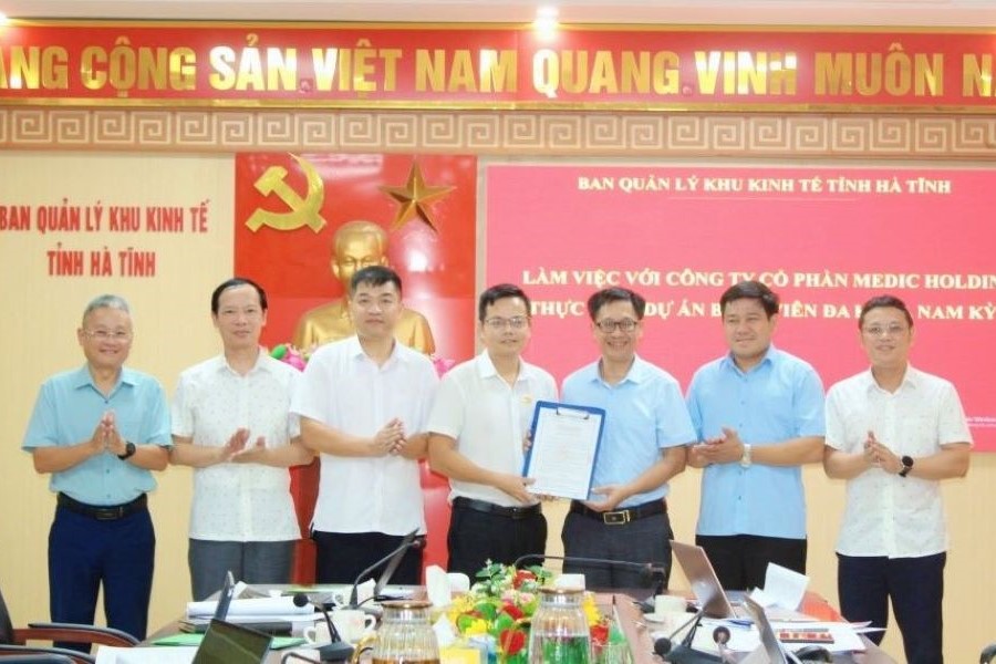 Hà Tĩnh: Trao quyết định chấp thuận nhà đầu tư dự án Bệnh viện đa khoa Nam Kỳ Anh gần 546 tỷ đồng