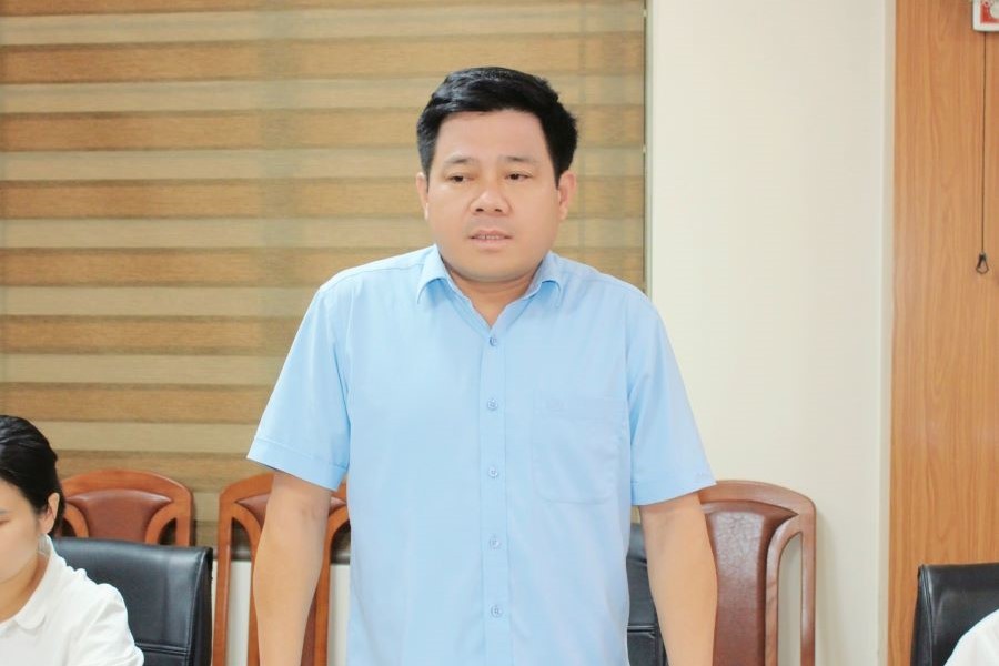 Chủ tịch UBND phường Ho&agrave;nh Sơn Nguyễn Hồng Cương ph&aacute;t biểu tại buổi l&agrave;m việc