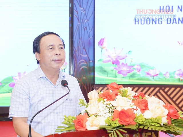 &Ocirc;ng Phạm Văn H&oacute;a - Gi&aacute;m đốc Sở C&ocirc;ng Thương Nghệ An ph&aacute;t biểu chỉ đạo tại Hội nghị.