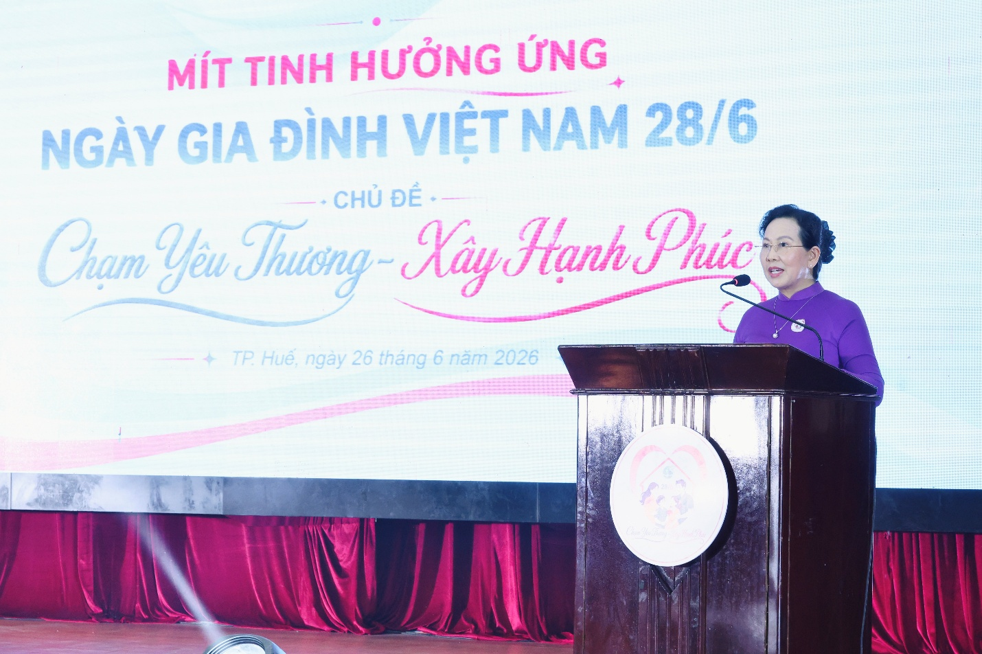 B&agrave; L&ecirc; Thị Thủy, Ủy vi&ecirc;n Ban Chấp h&agrave;nh Trung ương Đảng, Ph&oacute; Chủ tịch Ủy ban Trung ương MTTQ Việt Nam, Chủ tịch Hội LHPN Việt Nam ph&aacute;t biểu tại lễ m&iacute;t tinh.